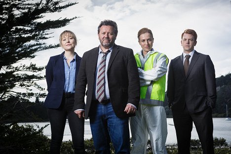 Fern Sutherland, Neill Rea, Cristina Serban Ionda, Nic Sampson - Brokenwood – Mord in Neuseeland - Season 5 - Werbefoto