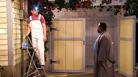 Max Greenfield, Cedric the Entertainer - The Neighborhood - Welcome to the Fresh Coat - Photos