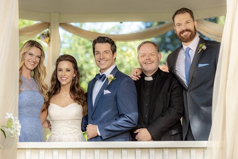 Heather Doerksen, Lacey Chabert, Brennan Elliott, Daniel Cudmore - All of My Heart: The Wedding - Werbefoto