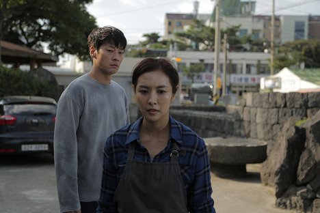Chun-hee Lee, Hye-na Kim - Aewol - Film