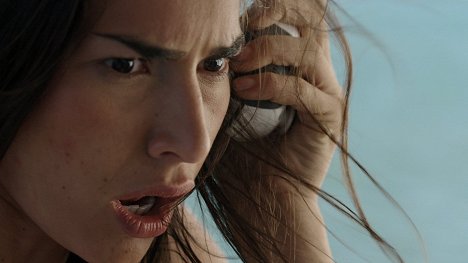 Nikki Howard - Útok pětihlavého žraloka - Z filmu