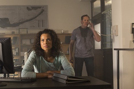 Michele Weaver, Steve Guttenberg - Turbotarantule 2: Druhá láva - Z filmu