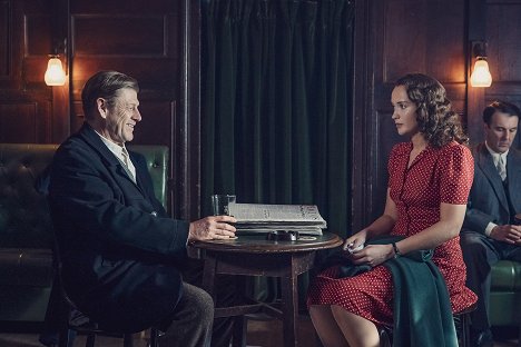 Sean Bean, Julia Brown - World on Fire - Episode 1 - De la película