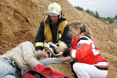 Henning Kober, Gernot Schmidt, Tanja Lanäus - 112 - Sie retten dein Leben - Gefangen in einer Baugrube - Filmfotos