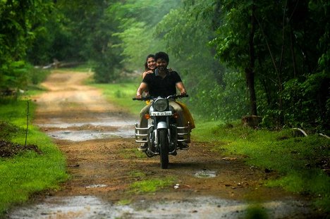 Nayantara, Vijay Chandrasekar - Bigil - Van film