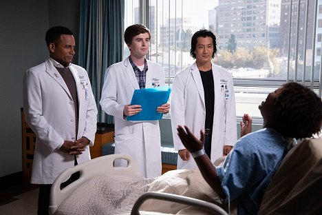 Hill Harper, Freddie Highmore, Will Yun Lee - The Good Doctor - Pierwsza pacjentka, druga baza - Z filmu