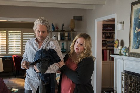 Michael Douglas, Sarah Baker - The Kominsky Method - Chapter 7: A String Is Attached - Photos