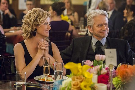 Nancy Travis, Michael Douglas - El método Kominsky - Capítulo 8: Una viuda muestra interés - De la película