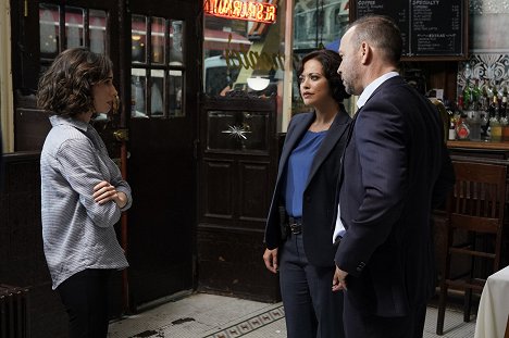 Marisa Ramirez, Donnie Wahlberg - Blue Bloods - Crime Scene New York - Naughty or Nice - Photos