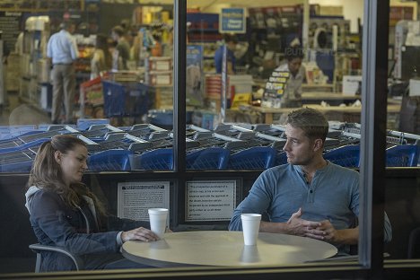 Jennifer Morrison, Justin Hartley - This Is Us - Flip a Coin - Photos