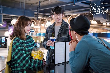 Yoo-jeong Kim, Gyoon-sang Yoon - Ildan ddeugeobge cheongsohara - Lobby karty