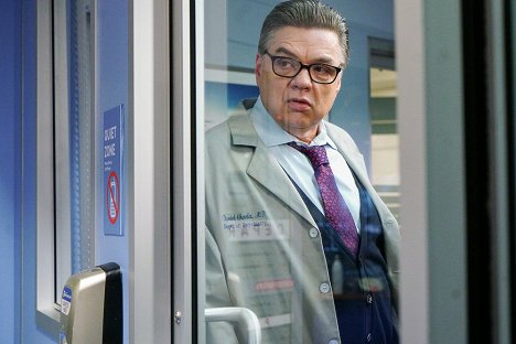 Oliver Platt - Chicago Med - In the Valley of the Shadows - Photos