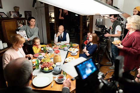 Olesya Sudzilovskaya, Marta Timofeeva, Fyodor Bondarchuk, Алина Булынко - Filatov - Van de set