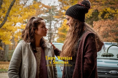 Ana de Armas, Katherine Langford - Knives Out - Lobby Cards