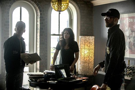 Lucas Black, Vanessa Ferlito - NCIS: New Orleans - Mind Games - Photos