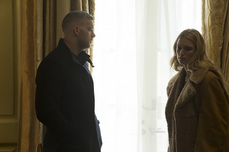 Russell Tovey, Lilly Englert - Quantico - No Place Is Home - De la película