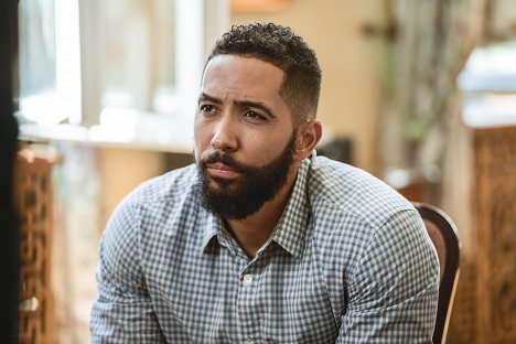 Neil Brown Jr. - SEAL Team - Einsatz in Paris - Filmfotos