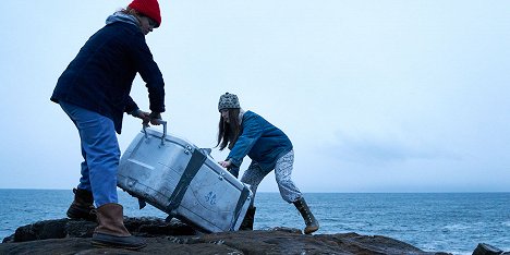 Sophie Lowe, Morgan Saylor - Temné hlubiny - Z filmu