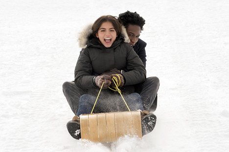 Isabela Merced, Shameik Moore - Let It Snow - Do filme