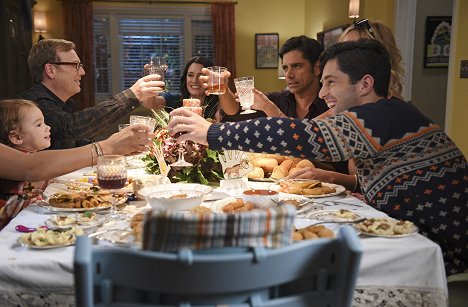 Andy Daly, Paget Brewster, John Stamos, Josh Peck - Grandfathered - Gerald's Two Dads - Z filmu