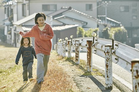 Miyu Sasaki, Jyo Kairi - Shoplifters - Van film