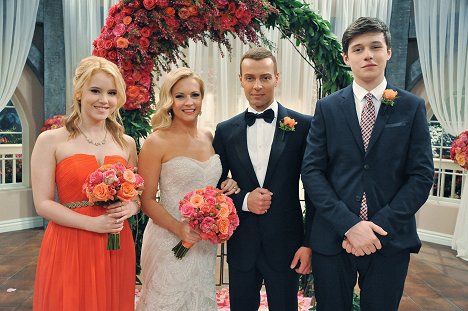 Taylor Spreitler, Melissa Joan Hart, Joey Lawrence, Nick Robinson - Melissa & Joey - You're the One That I Want - Promokuvat