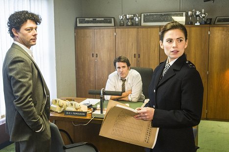 Richard Coyle, Con O'Neill, Hayley Atwell - Life of Crime - Episode 1 - Van film