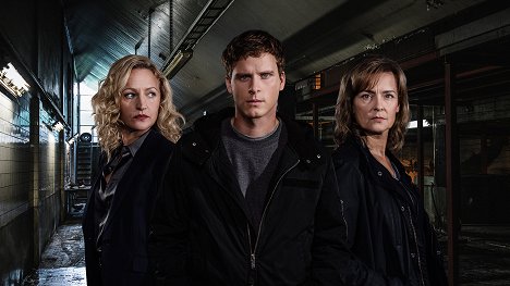Maria Sundbom Lörelius, Adam Pålsson, Marie Richardson - Before We Die - Season 2 - Werbefoto