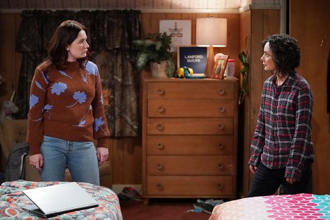 Emma Kenney, Sara Gilbert - The Conners - Tempest in a Stew Pot - Photos