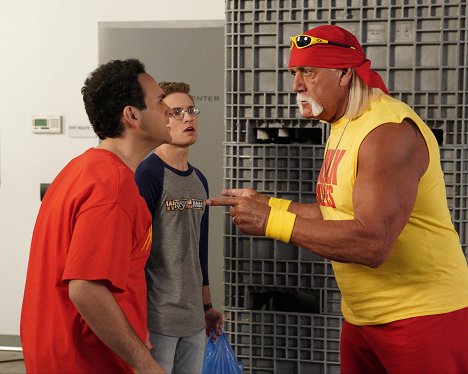Troy Gentile, Sean Giambrone, Hulk Hogan - The Goldbergs - WrestleMania - Photos