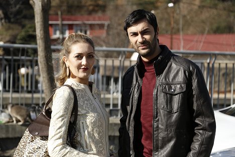 Pınar Çağlar Gençtürk, Mehmet Korhan Fırat - Bizim Hikaye - Episode 21 - Werbefoto