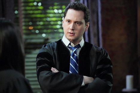 Matt McGorry - How to Get Away with Murder - Are You the Mole? - Van film