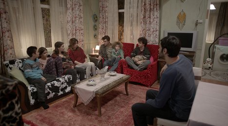 Alp Akar, Zeynep Selimoğlu, Hazal Kaya, Nesrin Cavadzade, Yağız Can Konyalı, Ömer Sevgi, Nejat Uygur - Our Story - Episode 12 - Photos