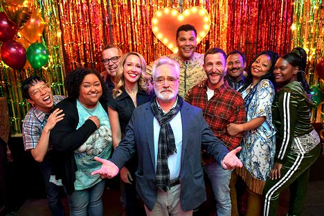 Desi Dennis-Dylan, Paul Vogt, Anna Camp, Bradley Whitford, Geno Segers, Will Greenberg, Rizwan Manji, Tymberlee Hill, Shanice Williams - Perfect Harmony - It's Electric - De la película