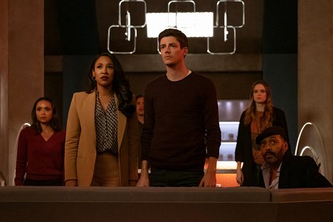 Danielle Nicolet, Candice Patton, Grant Gustin, Danielle Panabaker, Jesse L. Martin - The Flash - Blutsbrüder - Filmfotos