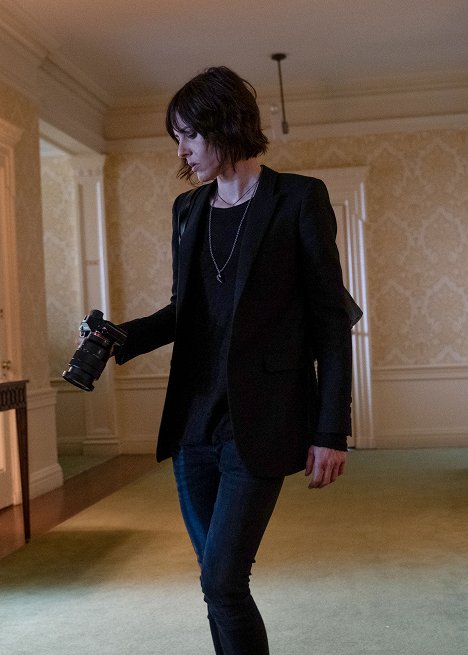 Kate Moennig - Ray Donovan - Faith. Hope. Love. Luck. - Van film