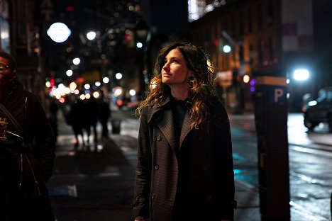 Kathryn Hahn - Mrs. Fletcher - Invisible Fence - Photos