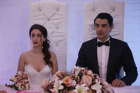 Hazal Kaya, Mehmetcan Mincinozlu - Bizim Hikaye - Episode 17 - De la película