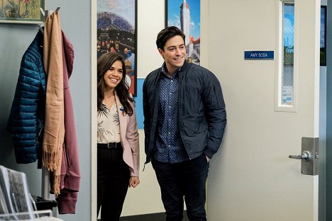 America Ferrera, Ben Feldman - Superstore - La Réhabilitation des voleurs à l'étalage - Film