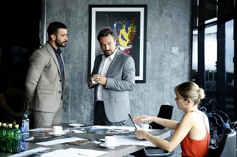 Barış Arduç, Onur Saylak, Burcu Biricik - Raven - Episode 3 - Photos