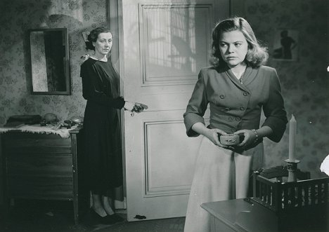 Berta Hall, Nine-Christine Jönsson - Ville portuaire - Film