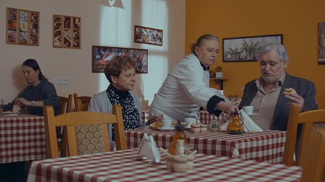 Gabriella Borbás, Ibolya Csonka, Ferenc Borbiczki - Drága örökösök - Titokfejtők a piacon - Film