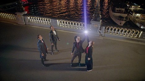 Luca Varsalona, Lawrence Walker, Seán Óg Cairns, Hannah Dodd - Find Me in Paris - Carte blanche - De la película