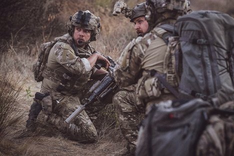 Max Thieriot, A. J. Buckley - SEAL Team - Danger Crossing - Photos