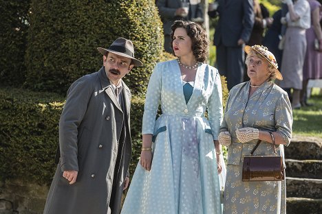 Jack Deam, Emer Kenny, Sorcha Cusack - Father Brown - The Demise of the Debutante - Z filmu