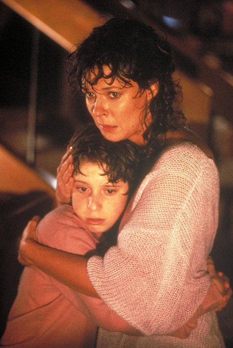 Oliver Robins, JoBeth Williams - Poltergeist II: The Other Side - Photos