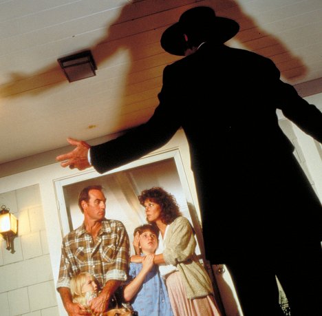 Heather O'Rourke, Craig T. Nelson, Oliver Robins, JoBeth Williams - Poltergeist II: The Other Side - Photos