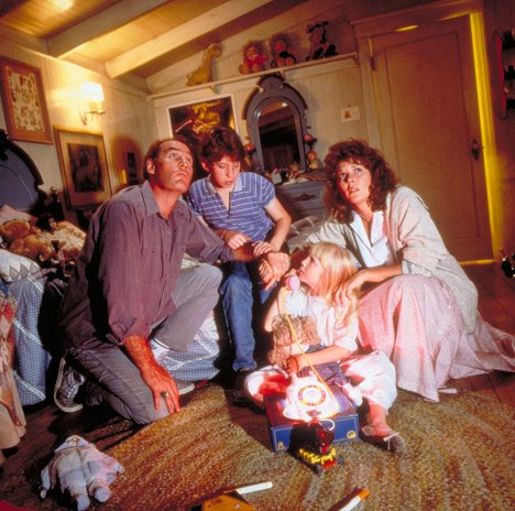 Craig T. Nelson, Oliver Robins, Heather O'Rourke, JoBeth Williams - Poltergeist II: The Other Side - Photos