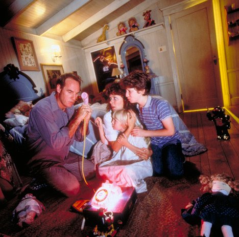 Craig T. Nelson, JoBeth Williams, Heather O'Rourke, Oliver Robins - Poltergeist II: The Other Side - Photos