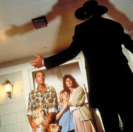 Heather O'Rourke, Craig T. Nelson, Oliver Robins, JoBeth Williams - Poltergeist II: The Other Side - Photos